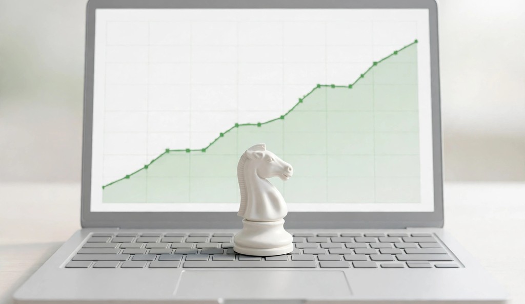 White chess knight on a laptop keyboard with a rising traffic graph, symbolizing white hat SEO strategy